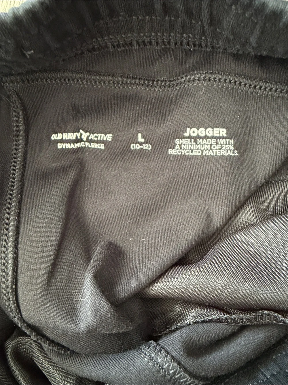 Old Navy Boy’s Dynamic Fleece Black Cargo Jogger Sweats. Boy’s size Large 10/12